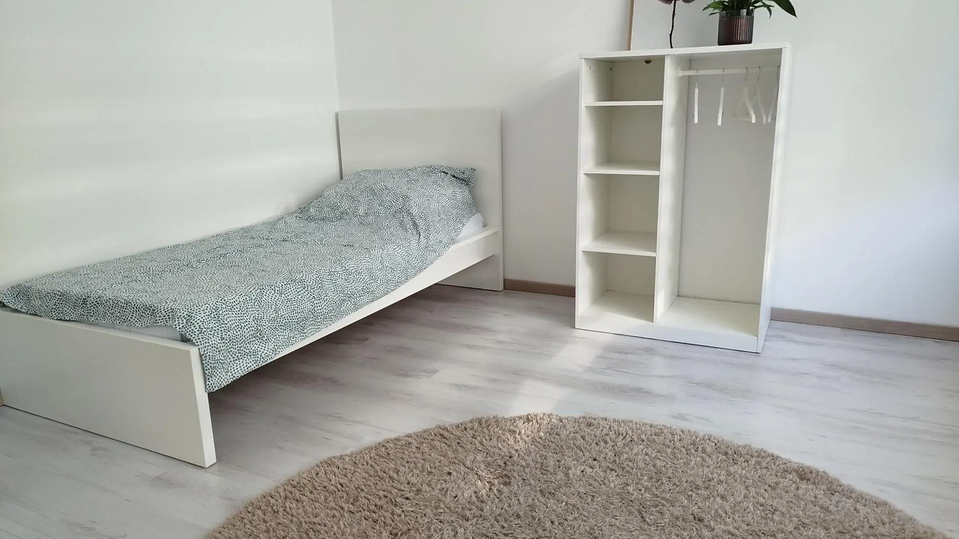Apartment Moderne Ferienwohnung In Niederkassel Germany