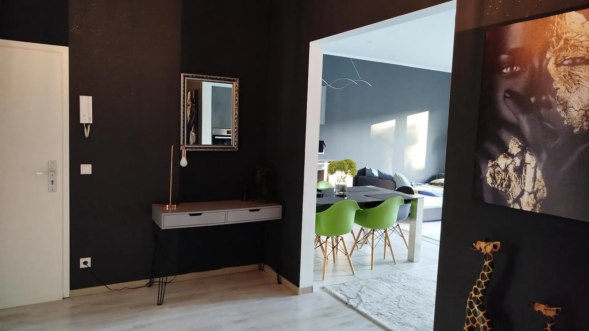 Apartment Moderne Ferienwohnung In Niederkassel Germany
