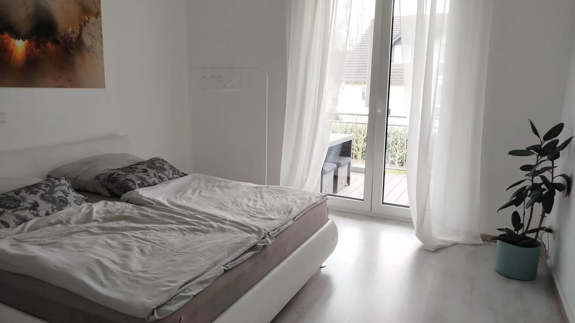 Moderne Ferienwohnung In Niederkassel 0*,