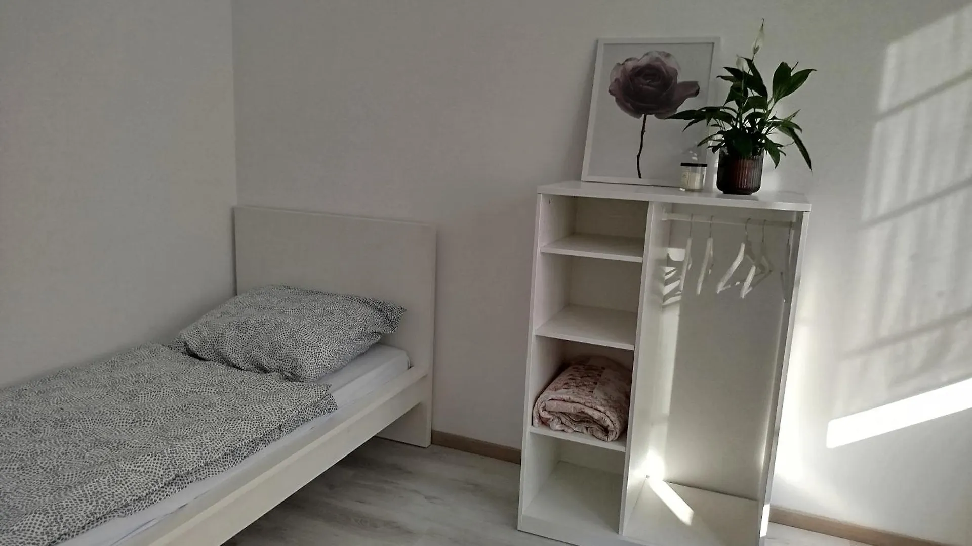 Moderne Ferienwohnung In Niederkassel 0*,