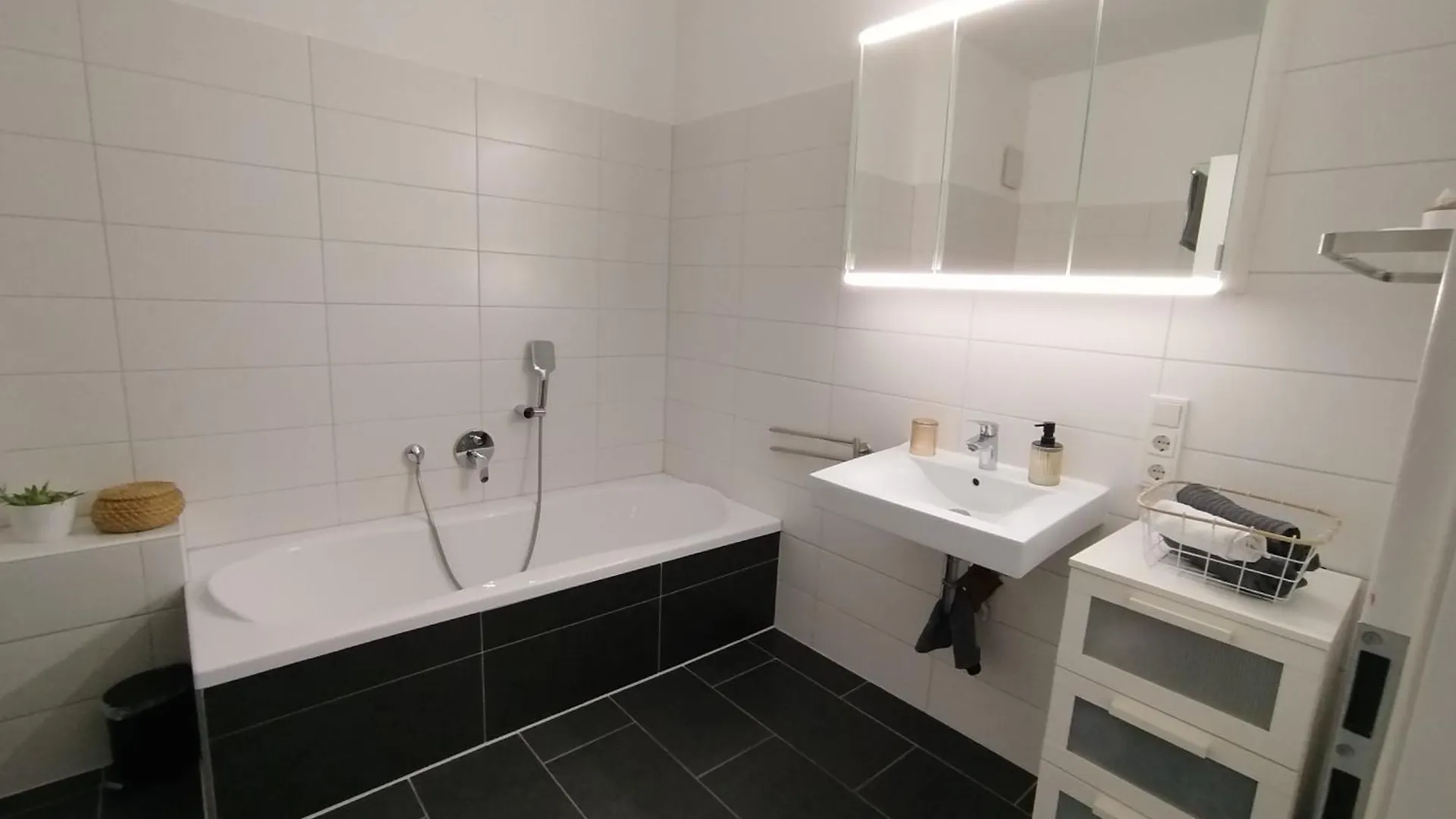 Apartment Moderne Ferienwohnung In Niederkassel